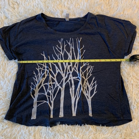 Women’s t-shirts - Picture 4 of 5